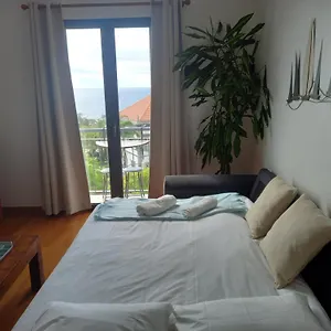 https://amazing-sea-light-apartment-close-to-the-beach.madeira-islandshotels.com